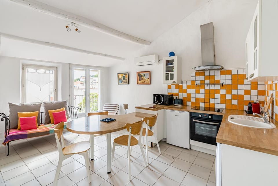 Dining area, Communal kitchen