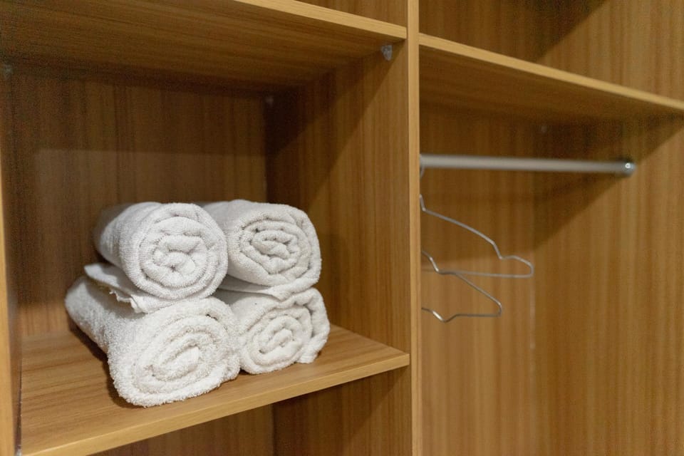 towels, wardrobe
