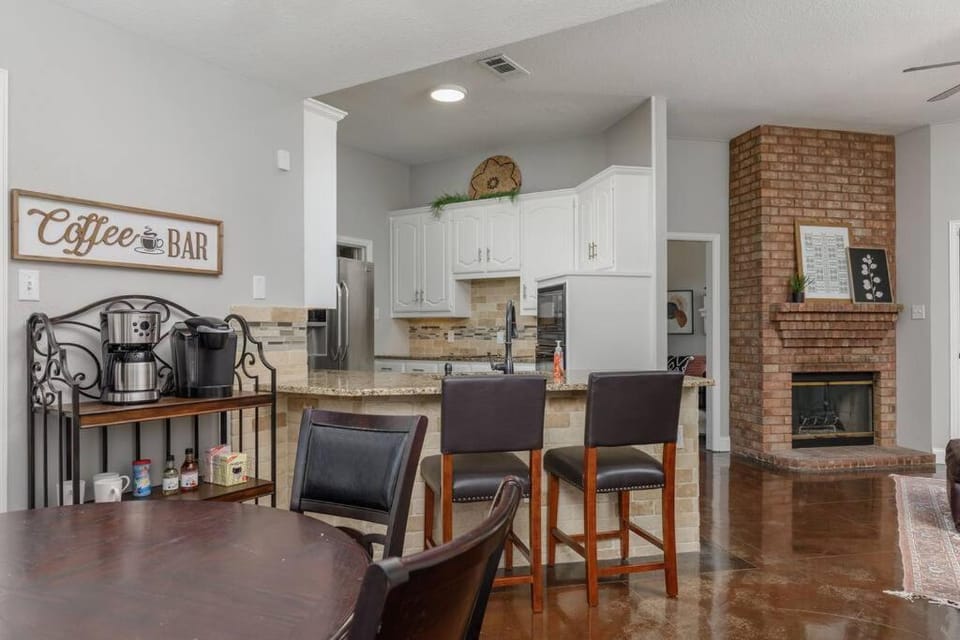 Large Executive Family Home with Pool near DFW Airport House in Keller