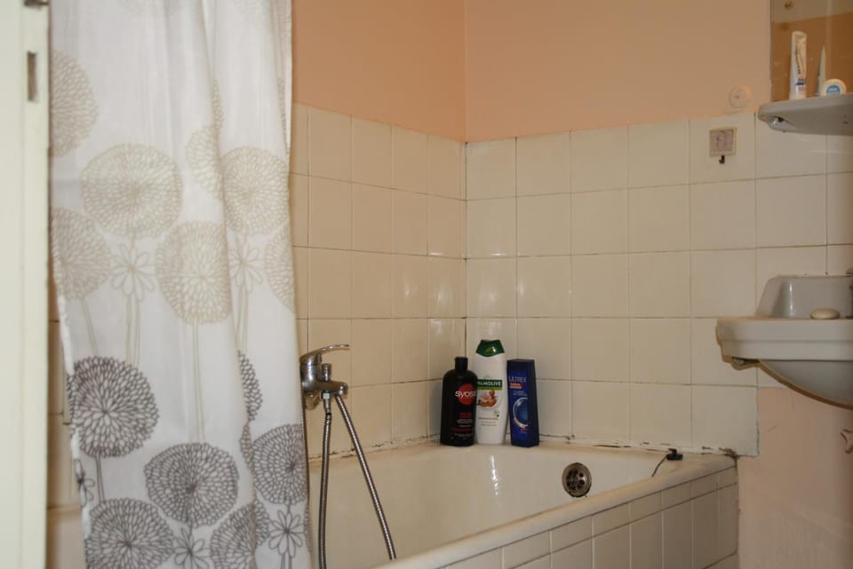 PRIVATE BEDROOMS IN SHARED APARTMENT 135 SM ATHENS Center Vacation rental in Athens