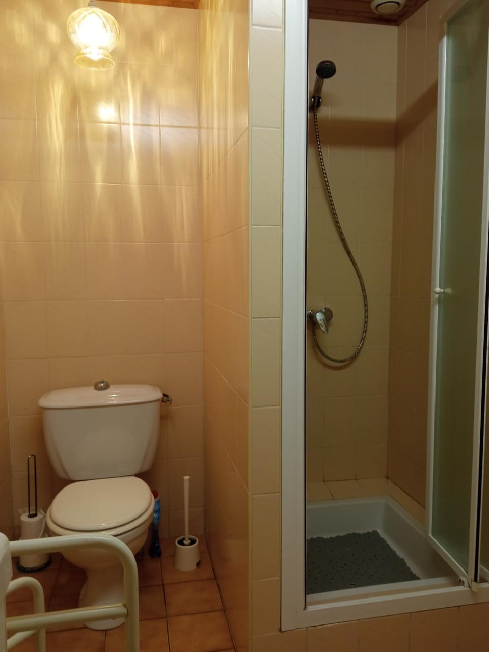 Shower, Toilet