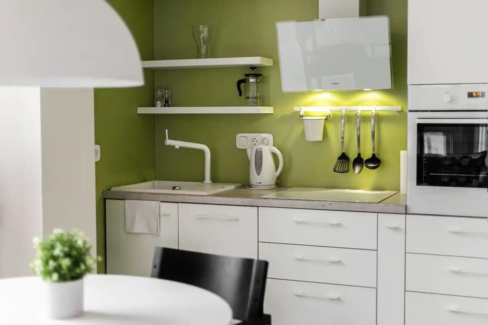 Coffee/tea facilities, Kitchen or kitchenette, Dining area