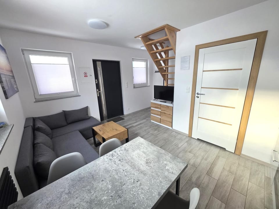 TV and multimedia, Kitchen or kitchenette, Living room, Seating area