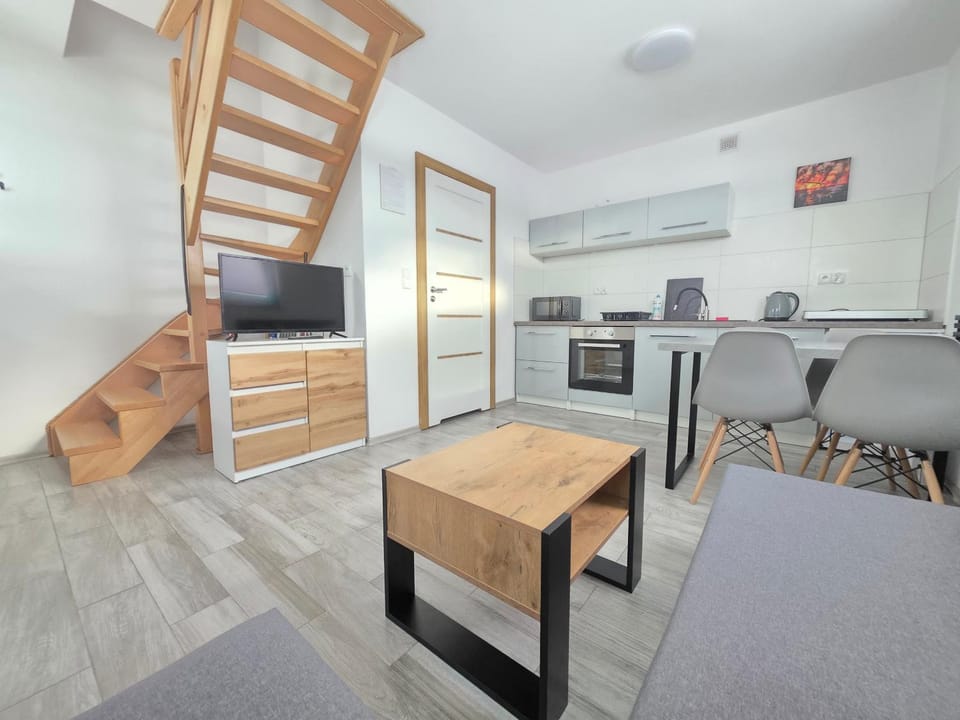 TV and multimedia, Kitchen or kitchenette, Living room, Seating area, Dining area, oven, stove