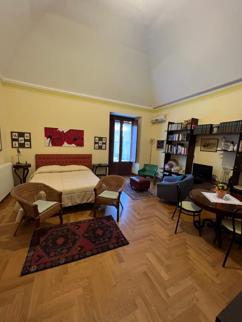 Photo of the whole room