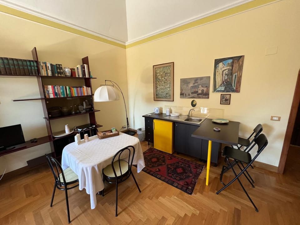 Kitchen or kitchenette, Living room, Dining area