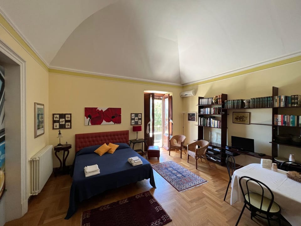 Library, Photo of the whole room, Bedroom