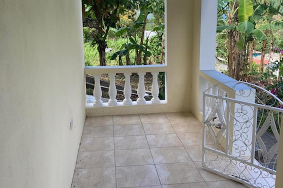 2 Bed Apartment - Sea View & 15min to Local Beach Apartment in Grenada