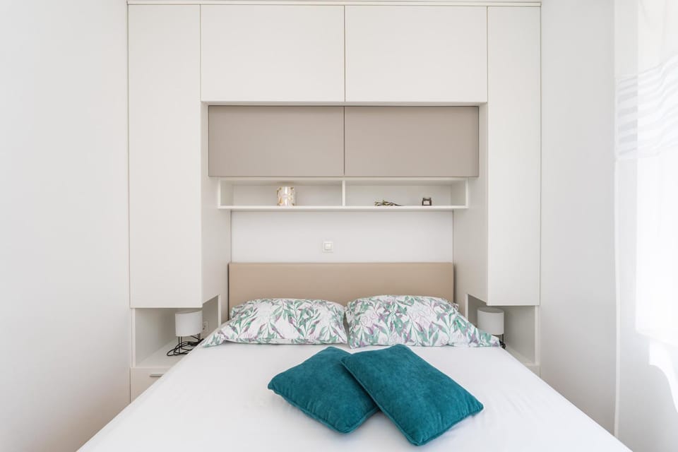 Bed, Bedroom, locker, wardrobe