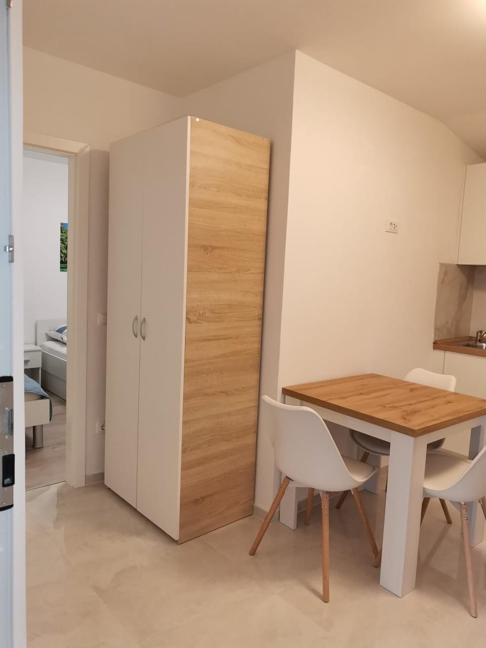 Kitchen or kitchenette, Dining area, wardrobe