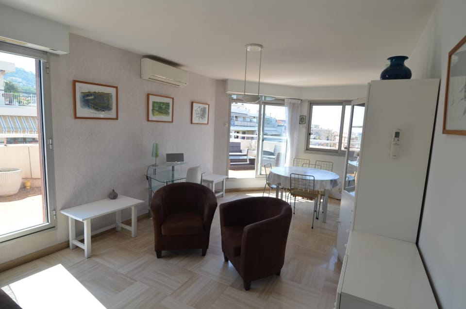 HELIANTHE - Superbe appartement avec terrasse vue mer et Château au Port de Nice Apartment in Nice