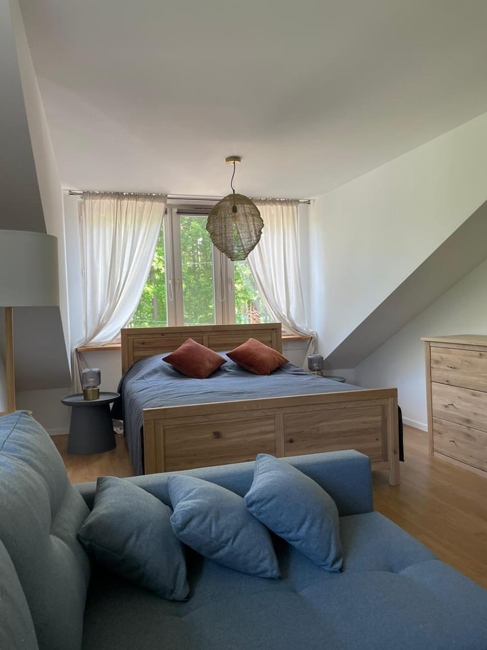 Photo of the whole room, Bedroom