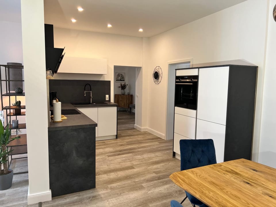 Kitchen or kitchenette, Photo of the whole room, Dining area