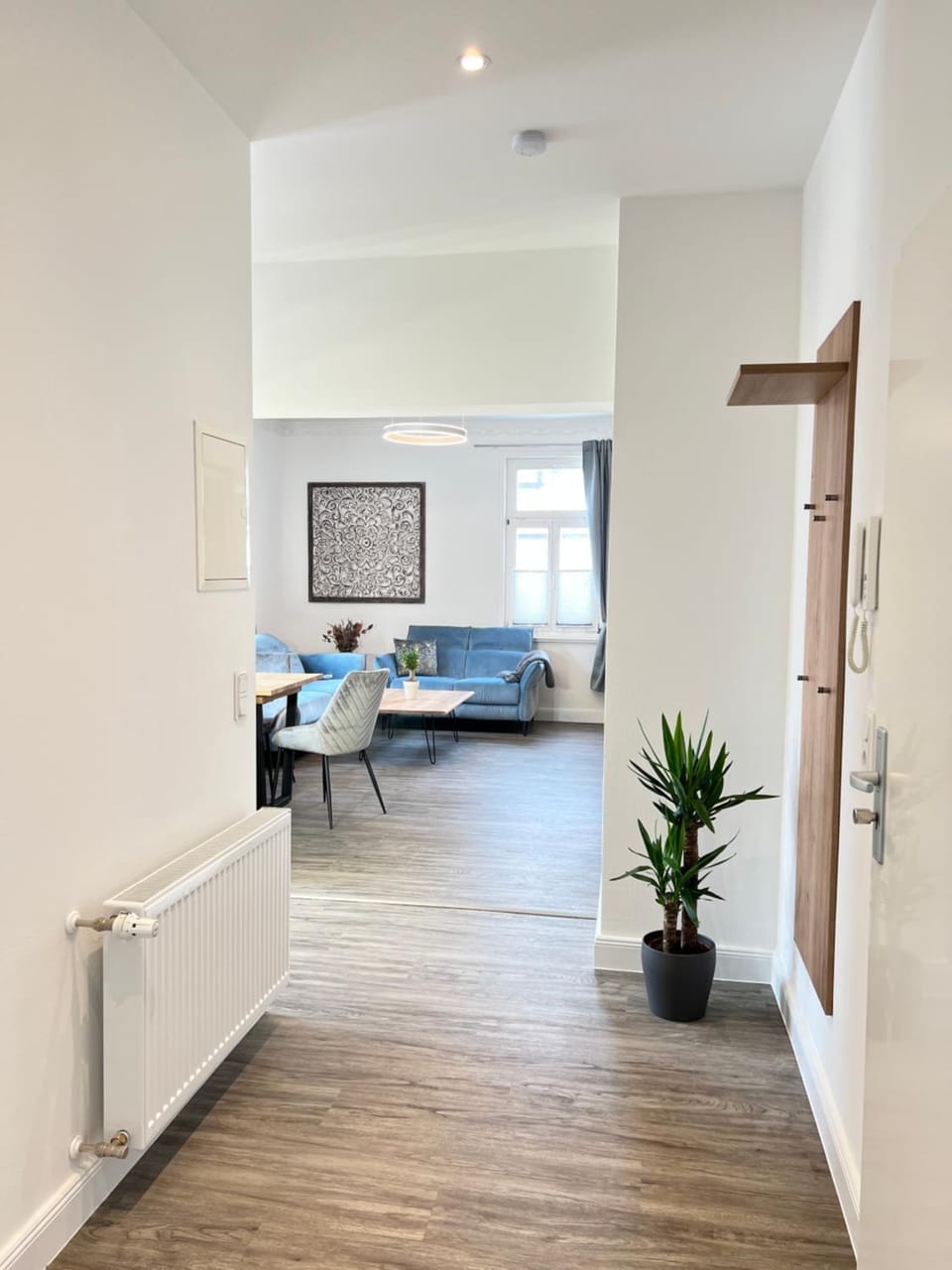 TV and multimedia, Living room, Seating area, Dining area