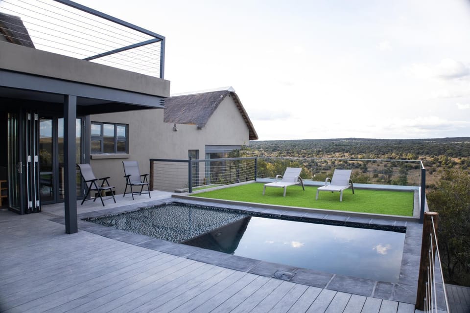 Property building, Balcony/Terrace, Swimming pool, sunbed