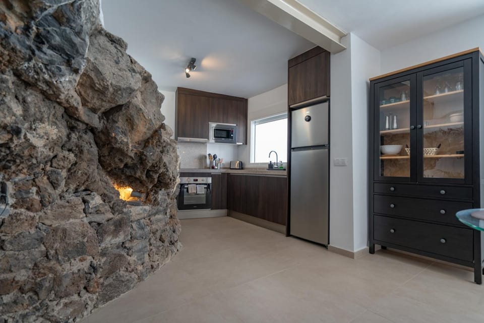 Kitchen or kitchenette, kitchen