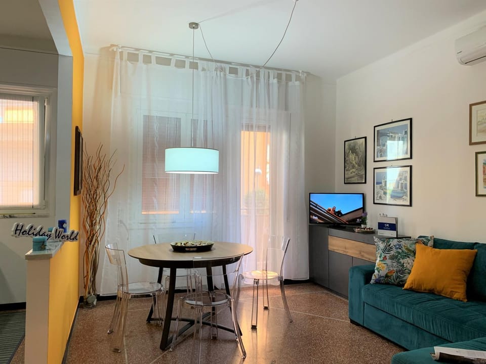 TV and multimedia, Living room, Dining area