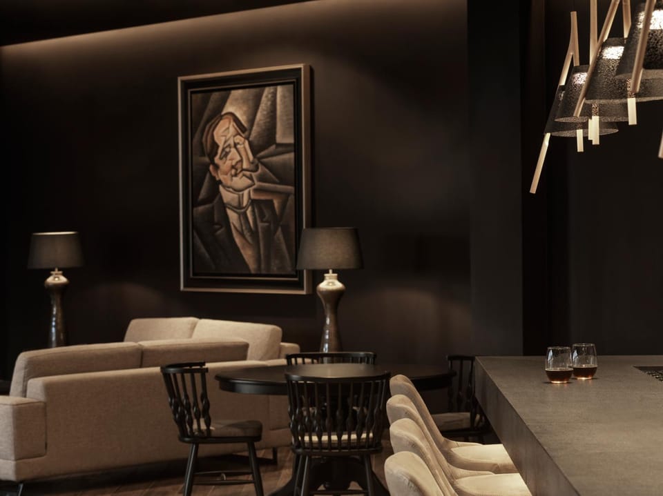 Lounge or bar, Decorative detail, Seating area