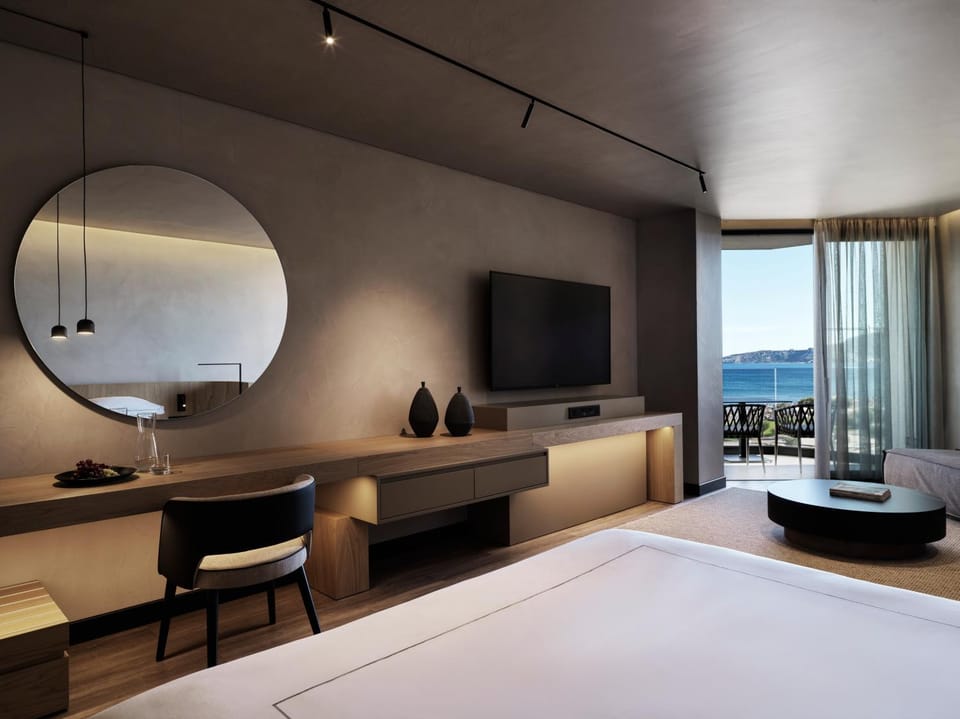 Bed, TV and multimedia, Photo of the whole room, Bedroom, Sea view