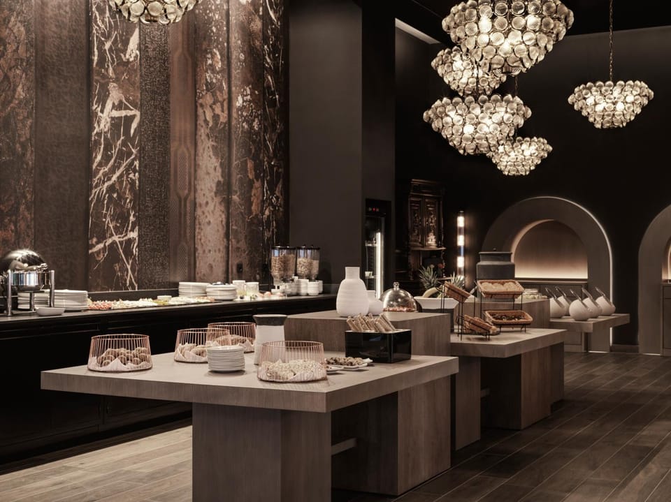 Restaurant/places to eat, Food and drinks, Buffet breakfast