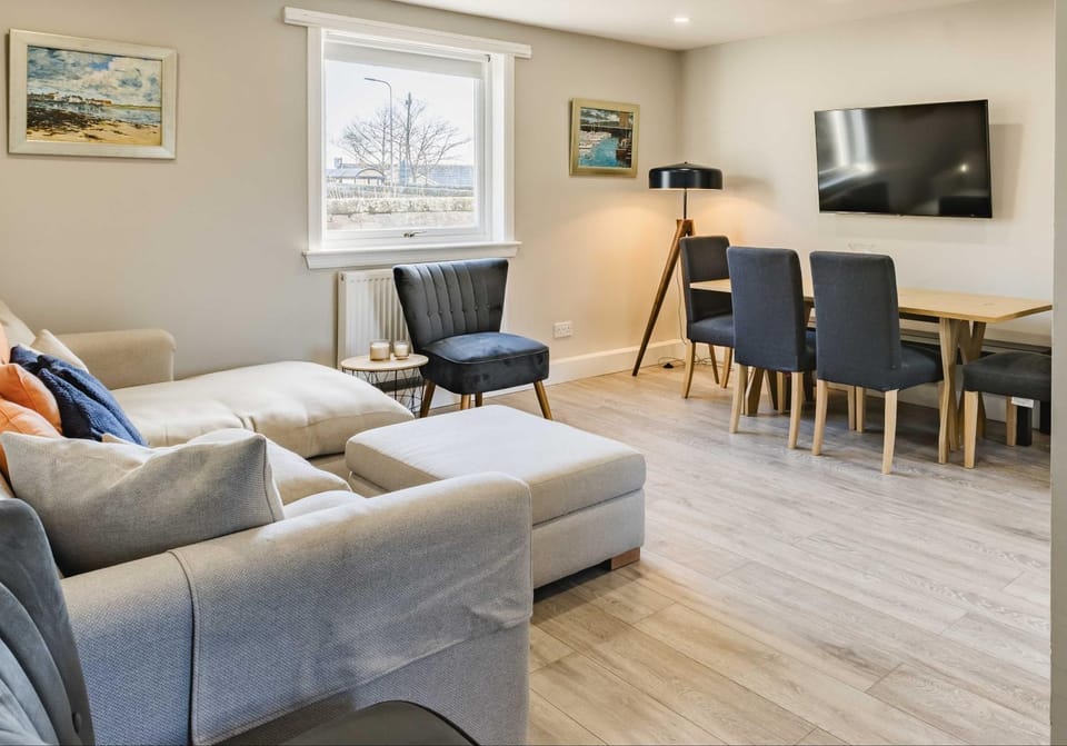 TV and multimedia, Living room, Dining area