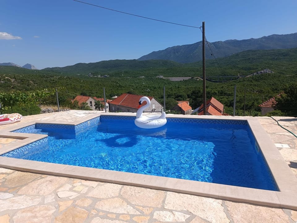 Property building, Swimming pool