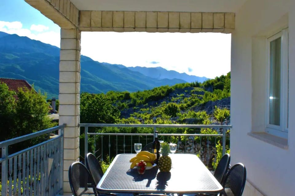 Day, Natural landscape, View (from property/room), Balcony/Terrace, Dining area, Mountain view