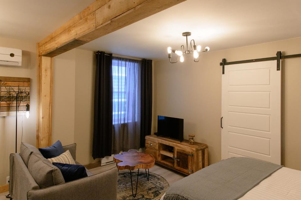 TV and multimedia, Photo of the whole room