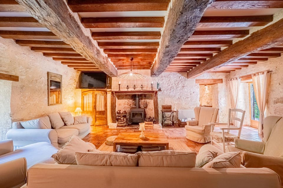 Communal lounge/ TV room, TV and multimedia, Living room, Seating area, fireplace