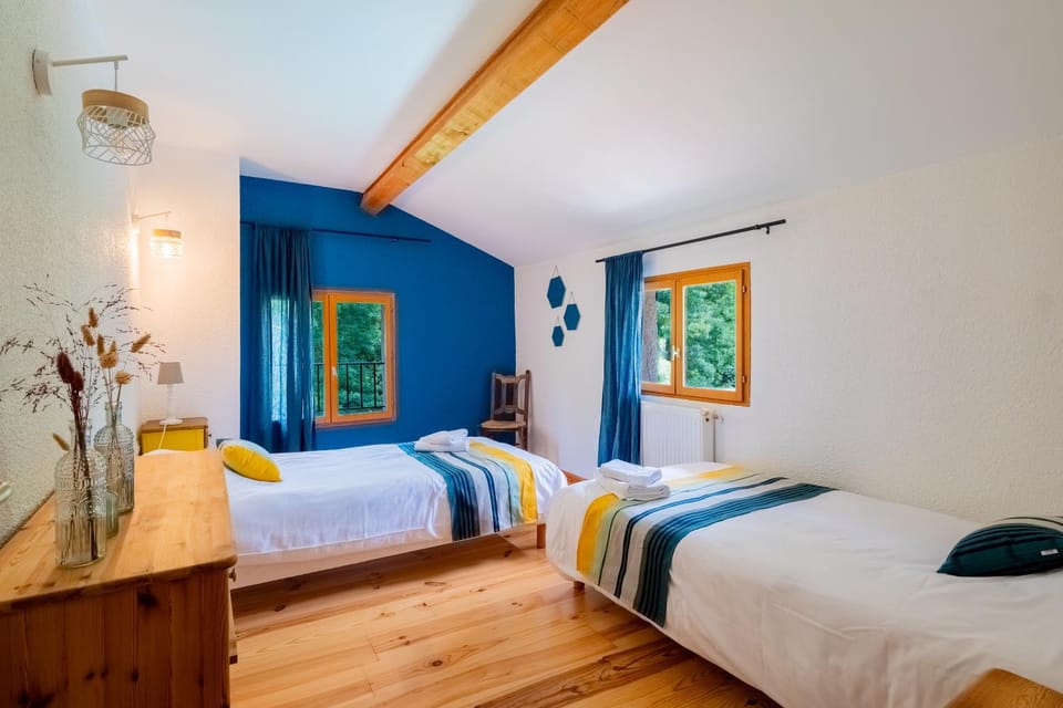 Bed, Photo of the whole room, Bedroom, Pool view