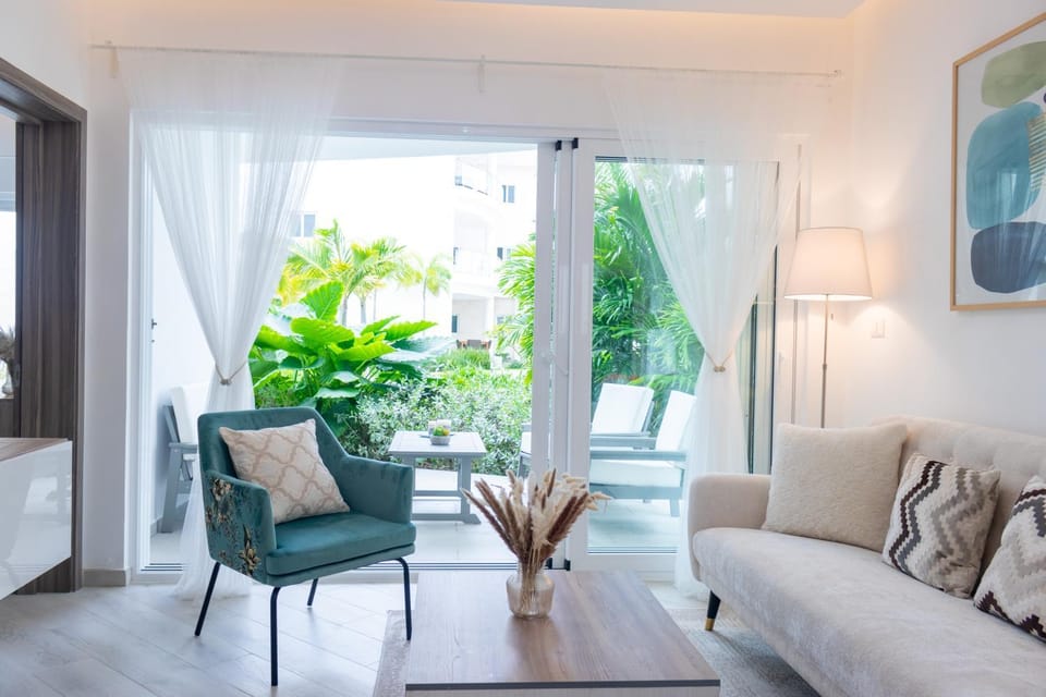 Garden, Living room, Seating area, Garden view