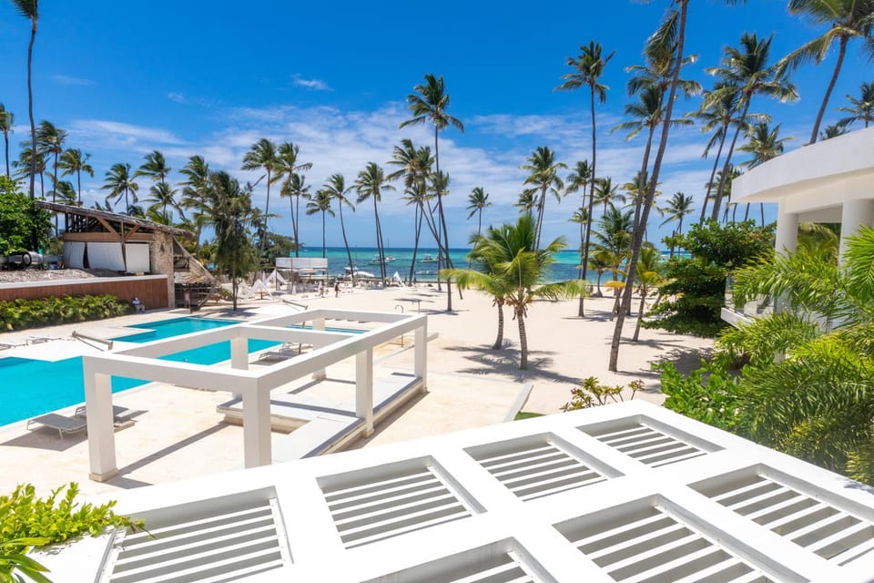 Beach, Pool view, Sea view, Swimming pool, sunbed