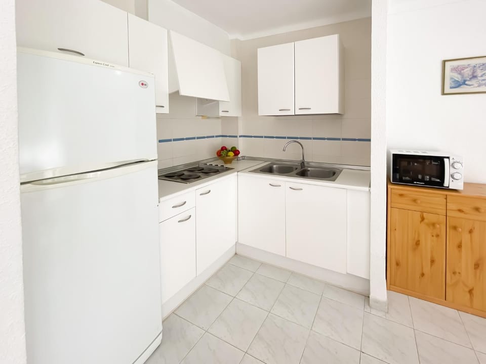 Kitchen or kitchenette, Communal kitchen