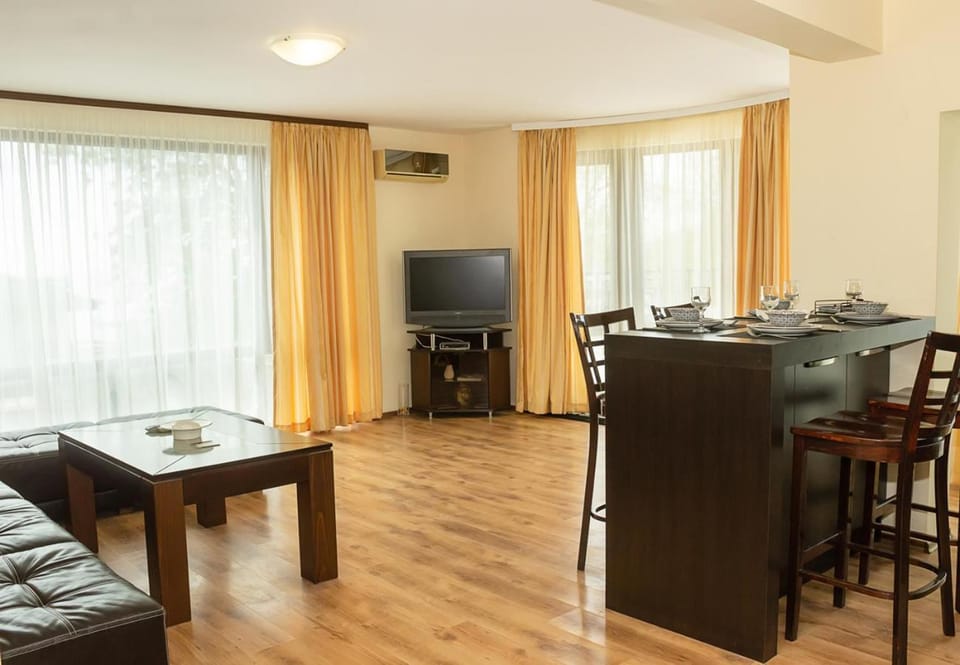 Living room, Seating area, Dining area