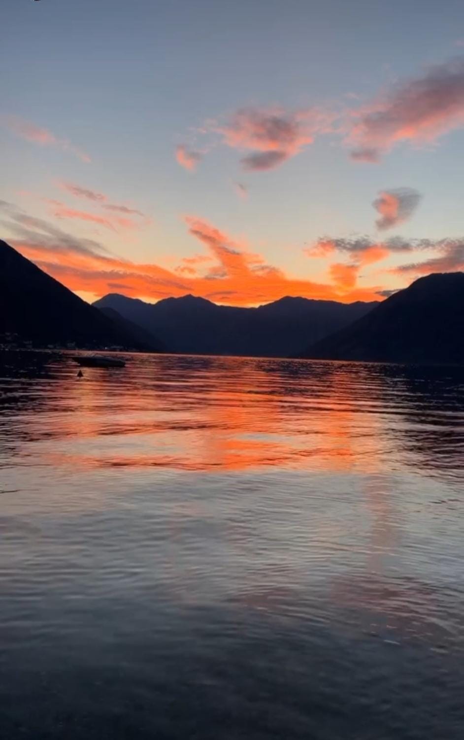 Apartment on the shore of the bay of Kotor with free Wi-Fi Apartment in Dobrota