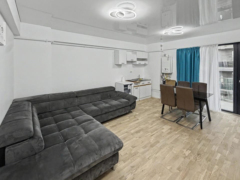 TV and multimedia, Kitchen or kitchenette, Living room, Seating area, Dining area, stove