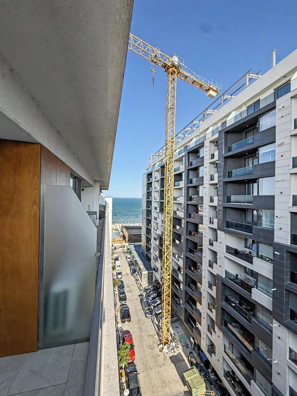 Property building, Day, Neighbourhood, City view, Sea view, Street view, Location, Parking