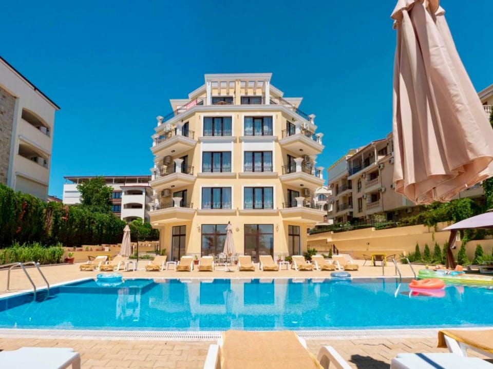 Property building, Swimming pool