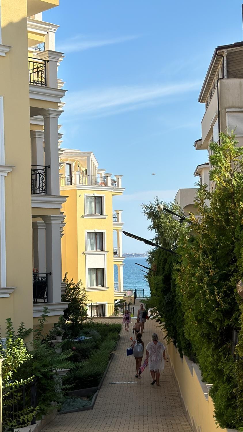 Property building, Day, People, Natural landscape, Sea view, group of guests