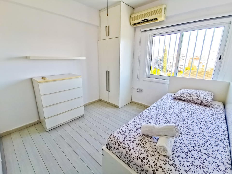 Bed, Bedroom, wardrobe, air conditioner