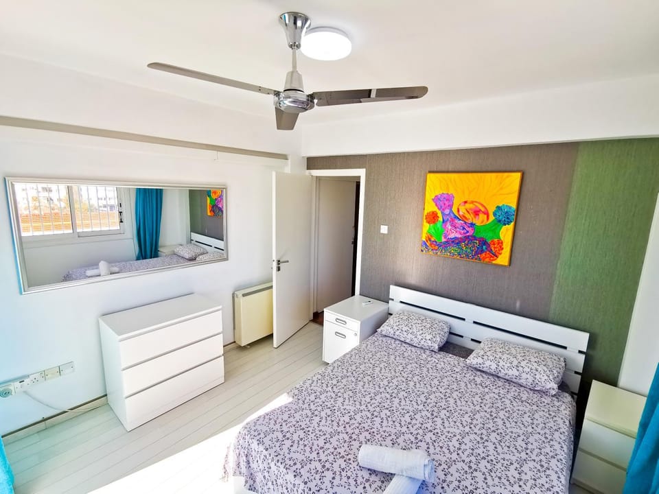 Bed, Bedroom, towels, wardrobe