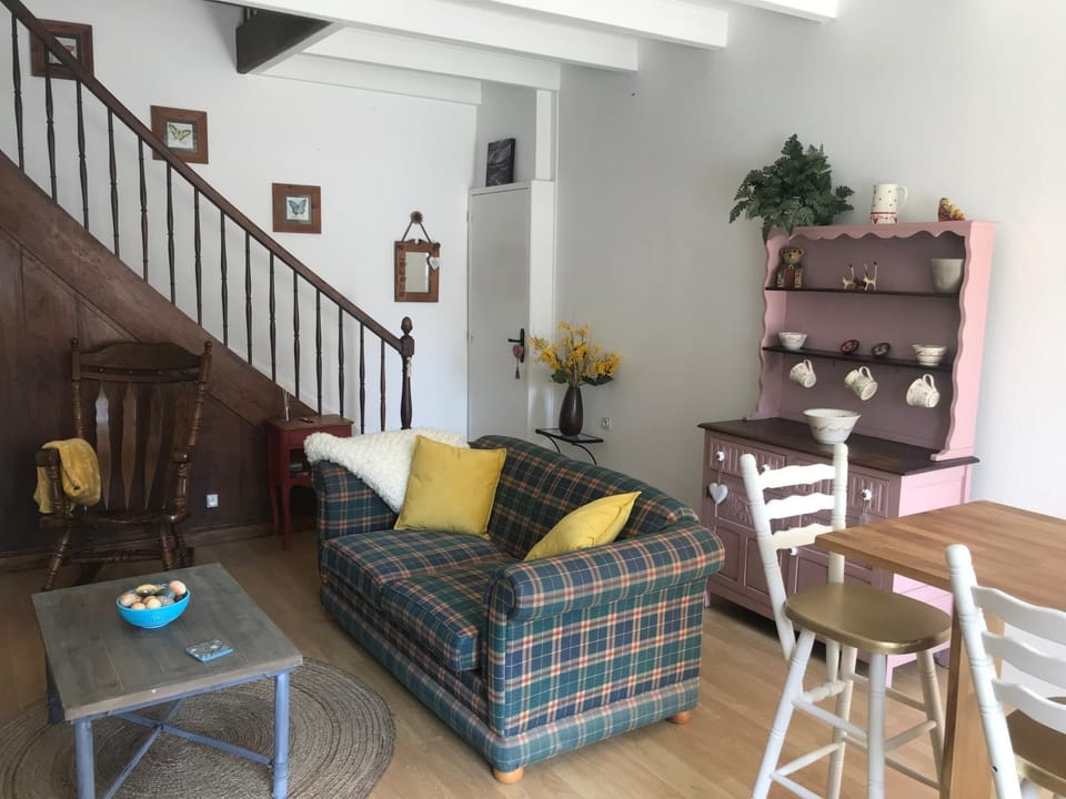 Montemboeuf - Cottage - Sleeps 2 - Parking House in Nouvelle-Aquitaine