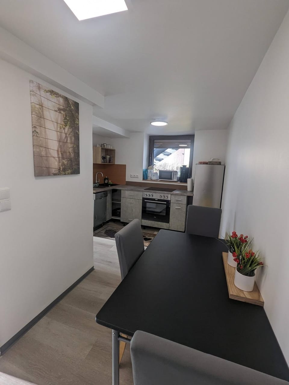 Kitchen or kitchenette, Dining area