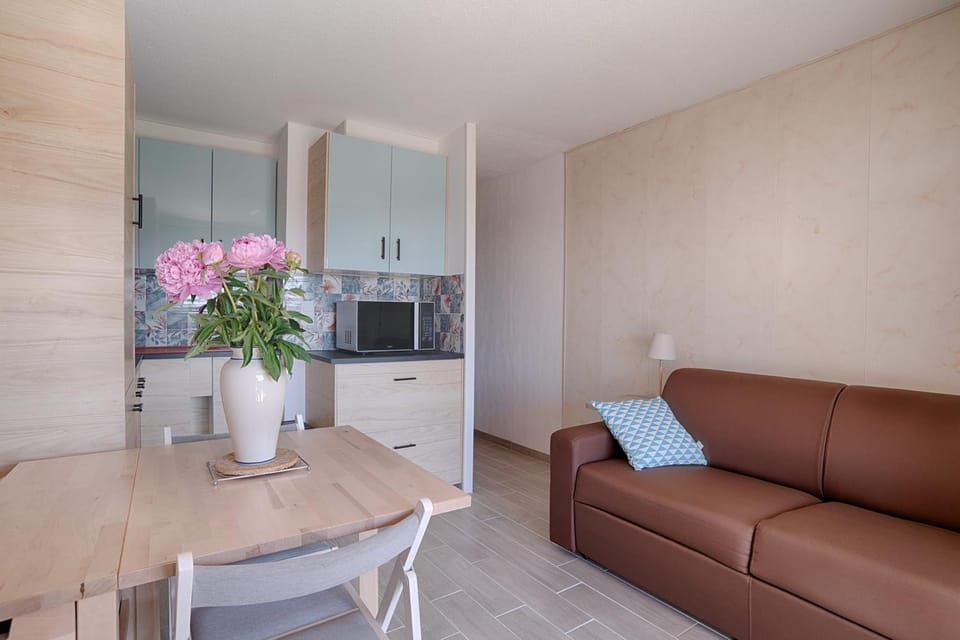 Beautiful Studio With Terrace Near The Sea! Apartment in Hyères