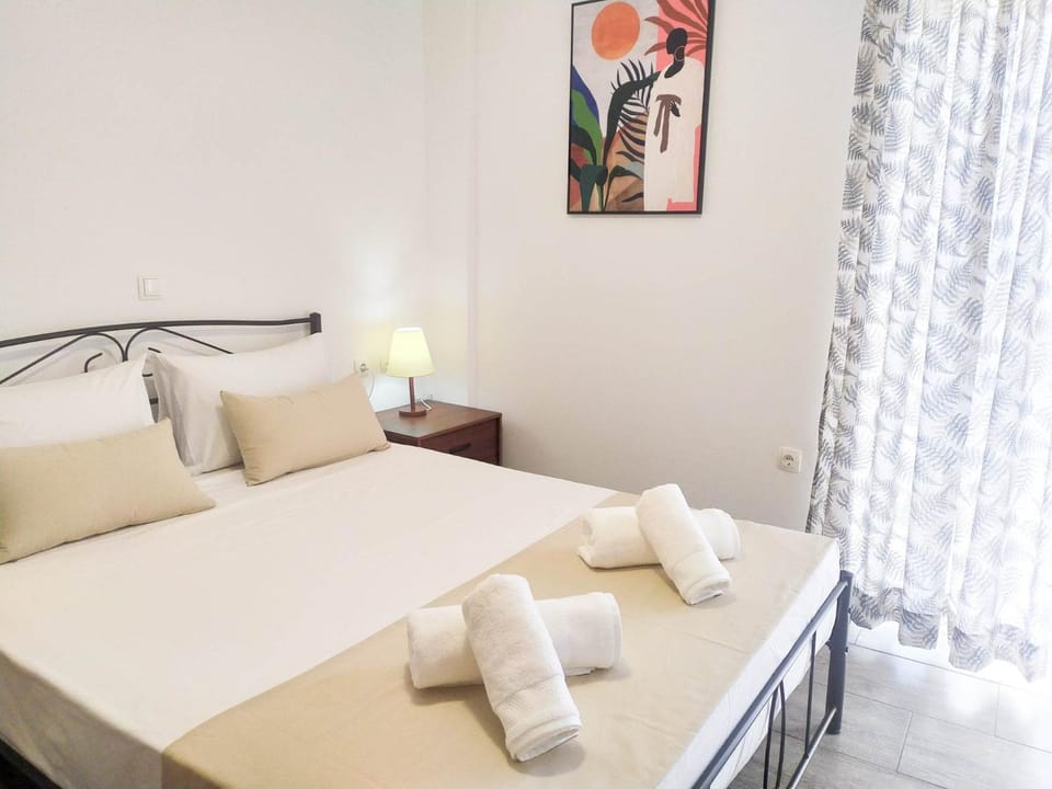 Sea Side View Home steps from the beach & city Apartment in Chania