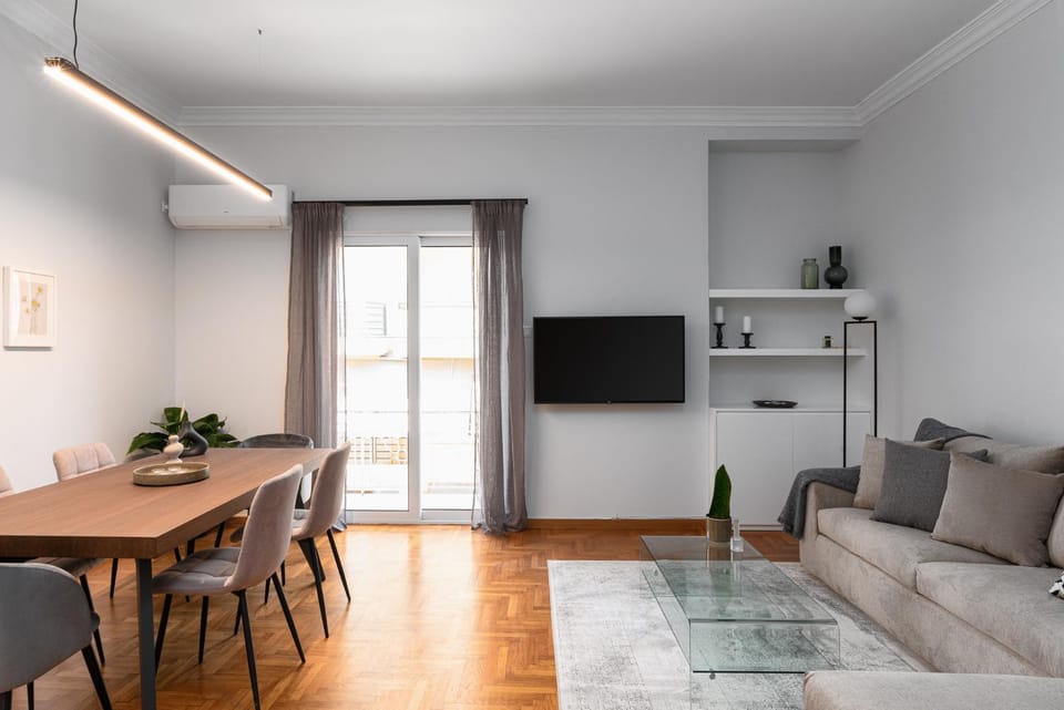TV and multimedia, Living room, Seating area, Dining area