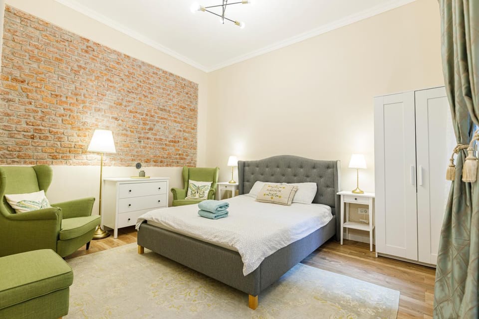 Bed, Photo of the whole room, Bedroom