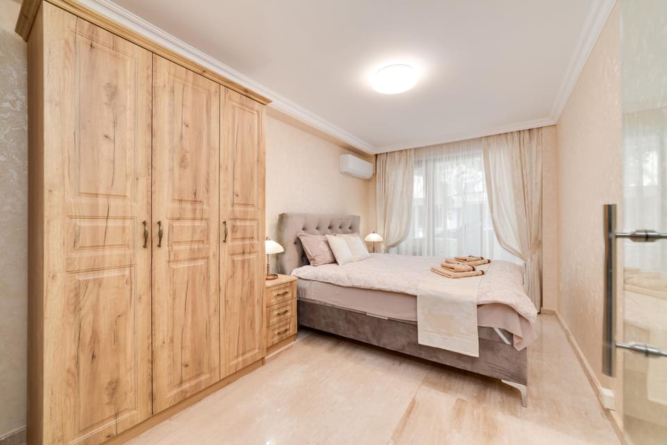 Bedroom, wardrobe
