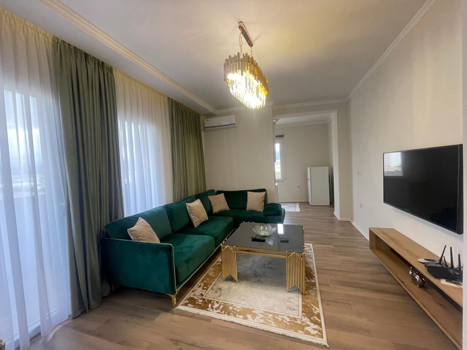 Communal lounge/ TV room, TV and multimedia, Living room, Seating area, Evening entertainment, air conditioner
