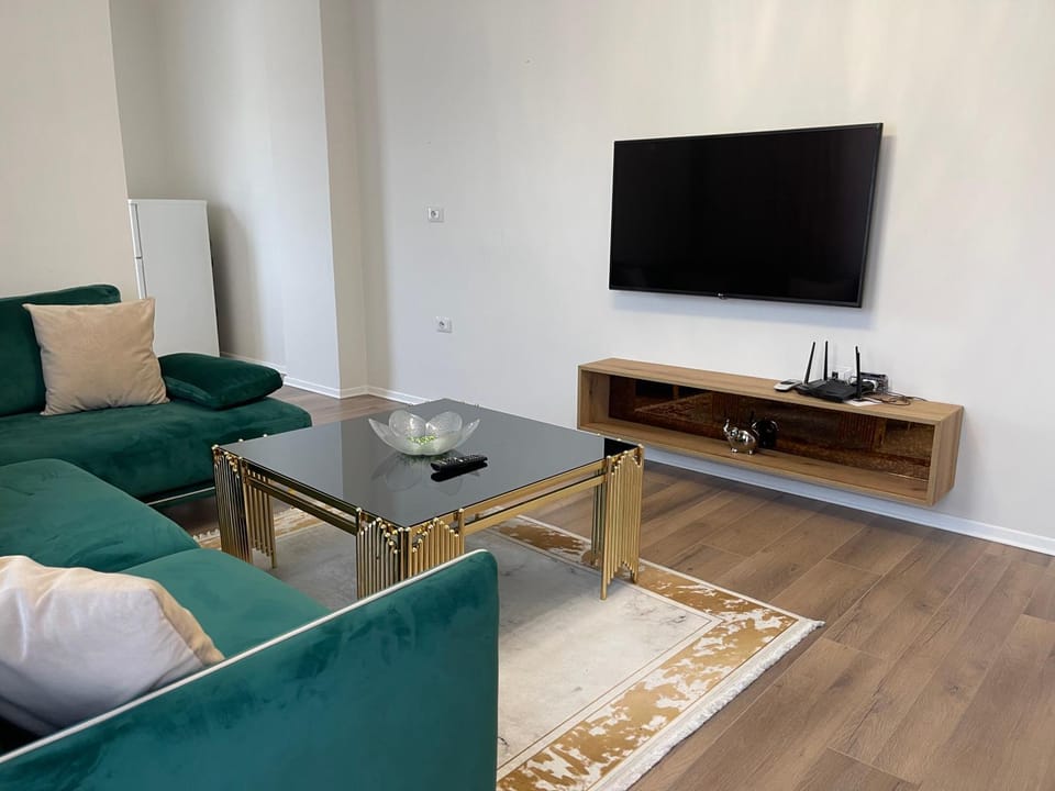 Communal lounge/ TV room, TV and multimedia, Living room, Seating area